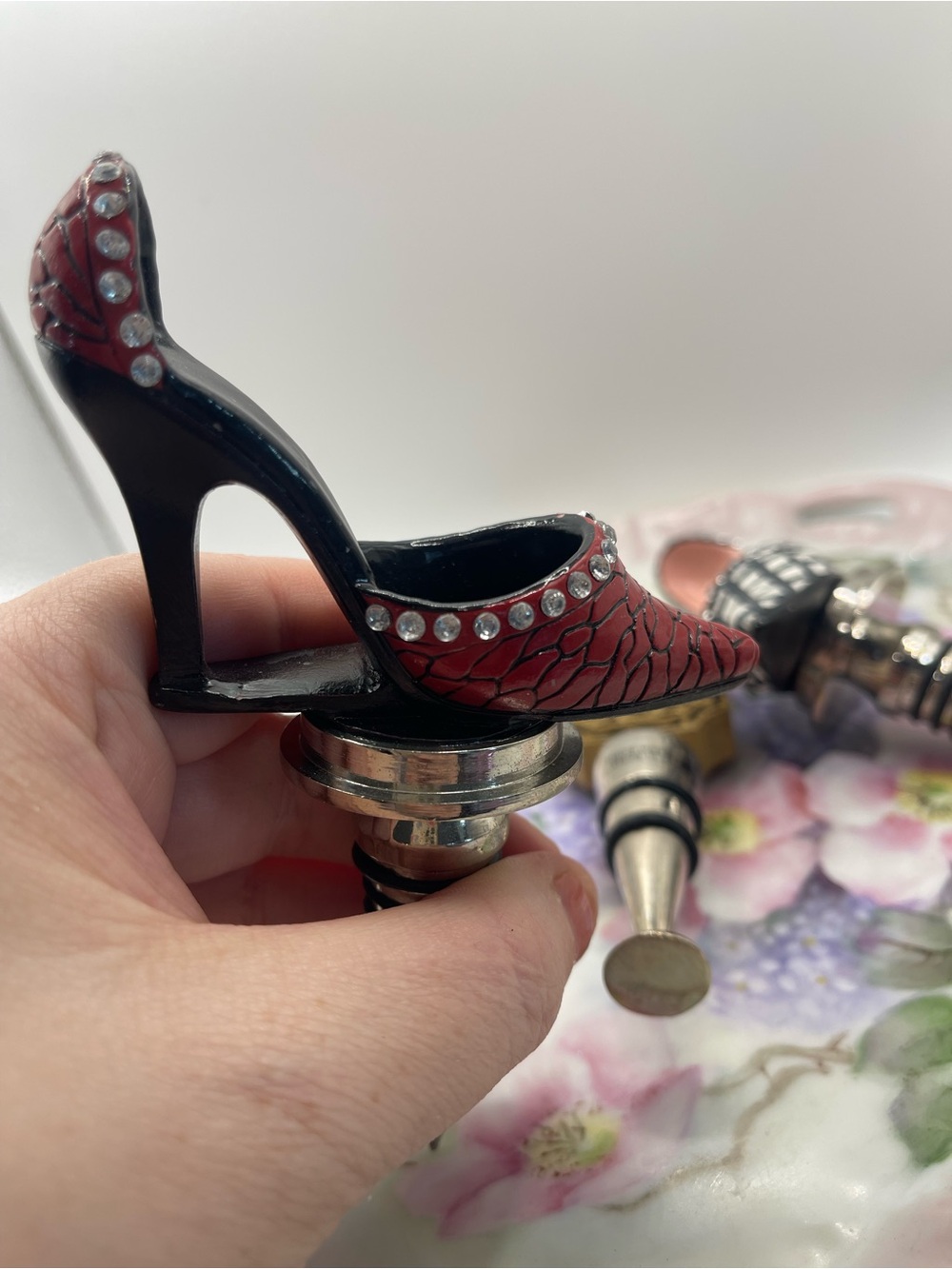 High Heel Shoe Wine Bottle Stoppers - Red, Black & Pink - Picture 7 of 12